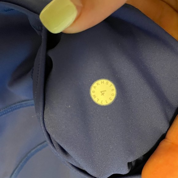 LuLuLemon 3/4 leggings with pockets Size 4 - Picture 4 of 4